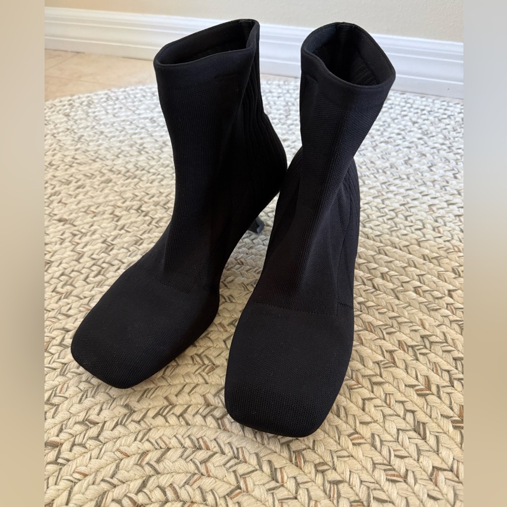 MaxMara Sportmax Sophisticated Black Kitten Heeled Boots EU40/US Size 10